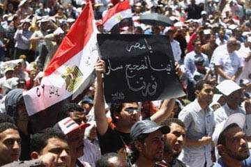 وقفة امام مجلس الوزراء تنديدا بجماعة الاخوان المسلمين