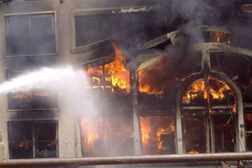 السيطرة على حريق هائل بمصنع ملابس بالعاشر من رمضان