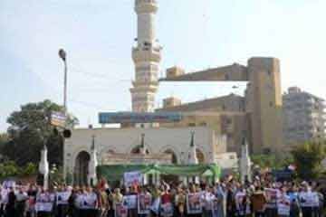 نشطاء يدشنون مبادرة”كلنا مصر”بالإفطار مع معتصمي رابعة