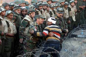 الرئيس يشكل لجنة قضائية للتحقيق فى أحداث الحرس الجمهوري