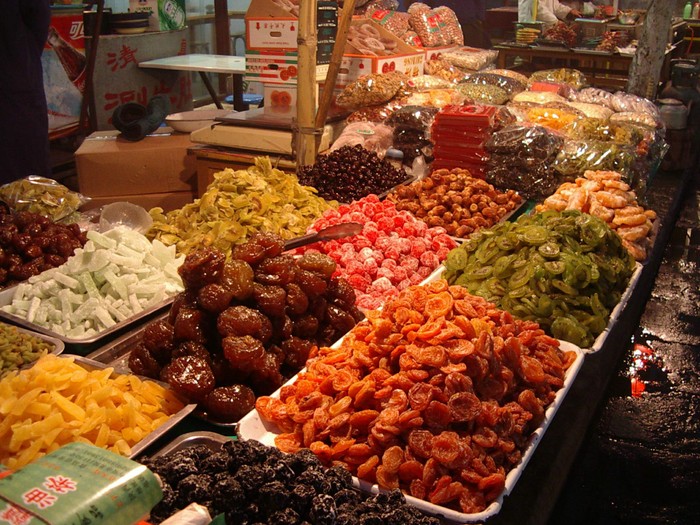 الاضطراب يسود أسواق السلع الرمضانية