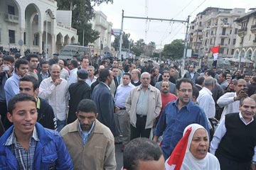 بدء توافد المتظاهرين على محيط قصر الاتحادية