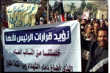 ازدحام شديد بميدان الجيزة بسبب توافد الإسلاميين على “النهضة”