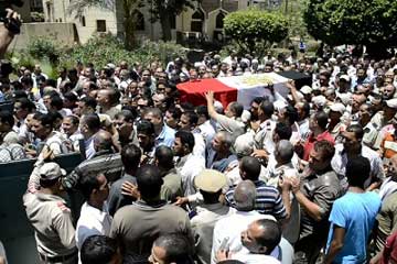 المئات يشيعون جثامين ضحايا اشتباكات أسيوط..والأهالى يهددون بالثأر