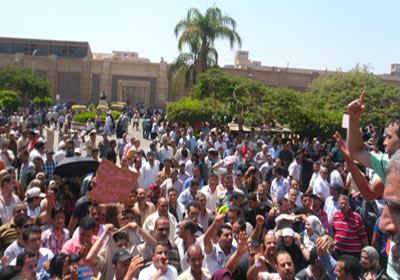 عمال غزل المحلة - أرشيفية