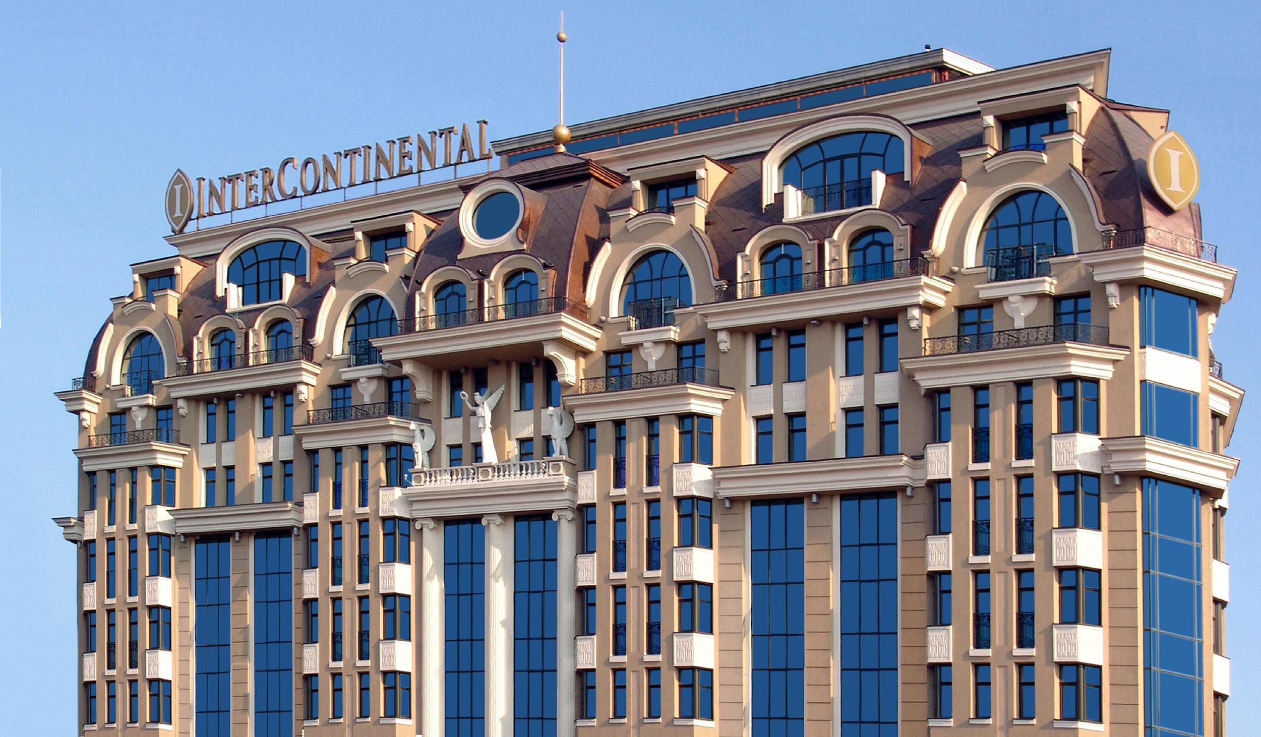 “انتركونتيننتال” و”عقارات مكة المكرمة” يوقعان إتفاقية لبناء فندق “هوليداي إن” .