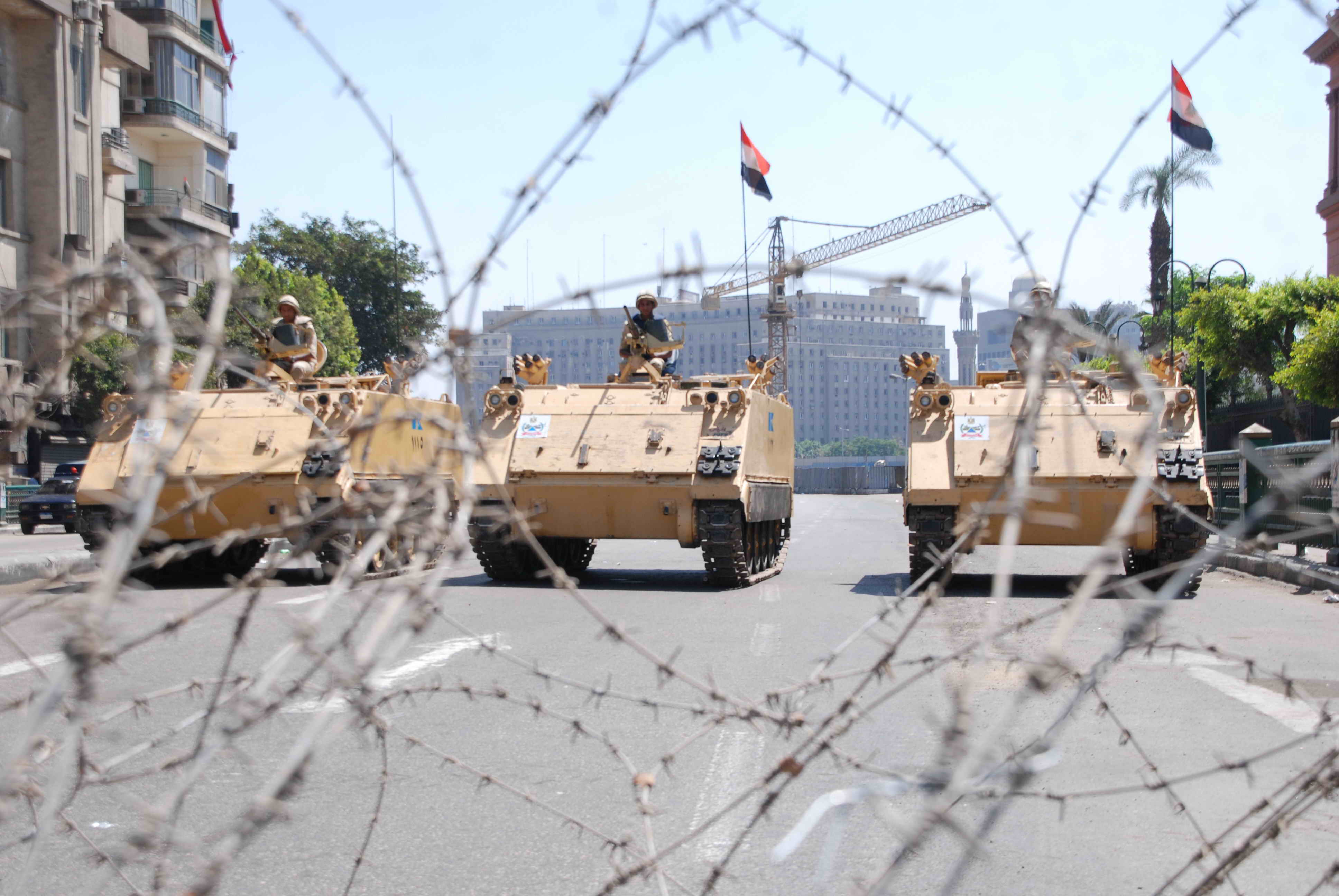 تامين الجيش لميدان التحرير ودار القضاء العالى