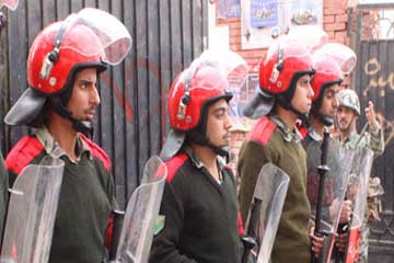 الشرطة العسكرية تقبض على 275 متهما لخرق حظر التجوال