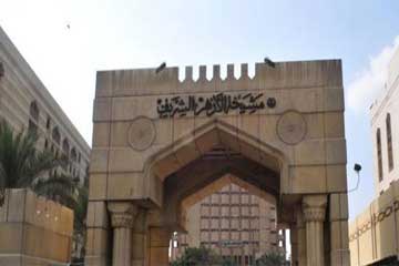 الازهر يجري اتصالات لتأمين خروج المعتصمين من مسجد الفتح