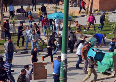 اندلاع اشتباكات بين مؤيدي ومعارضي مرسي في القاهرة