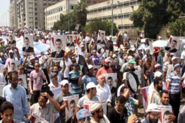 شلل مروري بمحيط رابعة العدوية بسبب مسيرات الإخوان