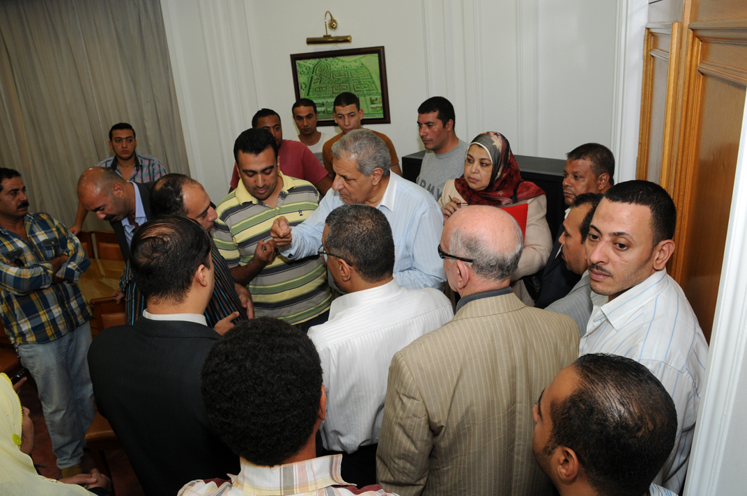 وزير الإسكان يخصص ساعتين أسبوعيا لسماع شكاوى العاملين ومقترحاتهم لتطوير الأداء