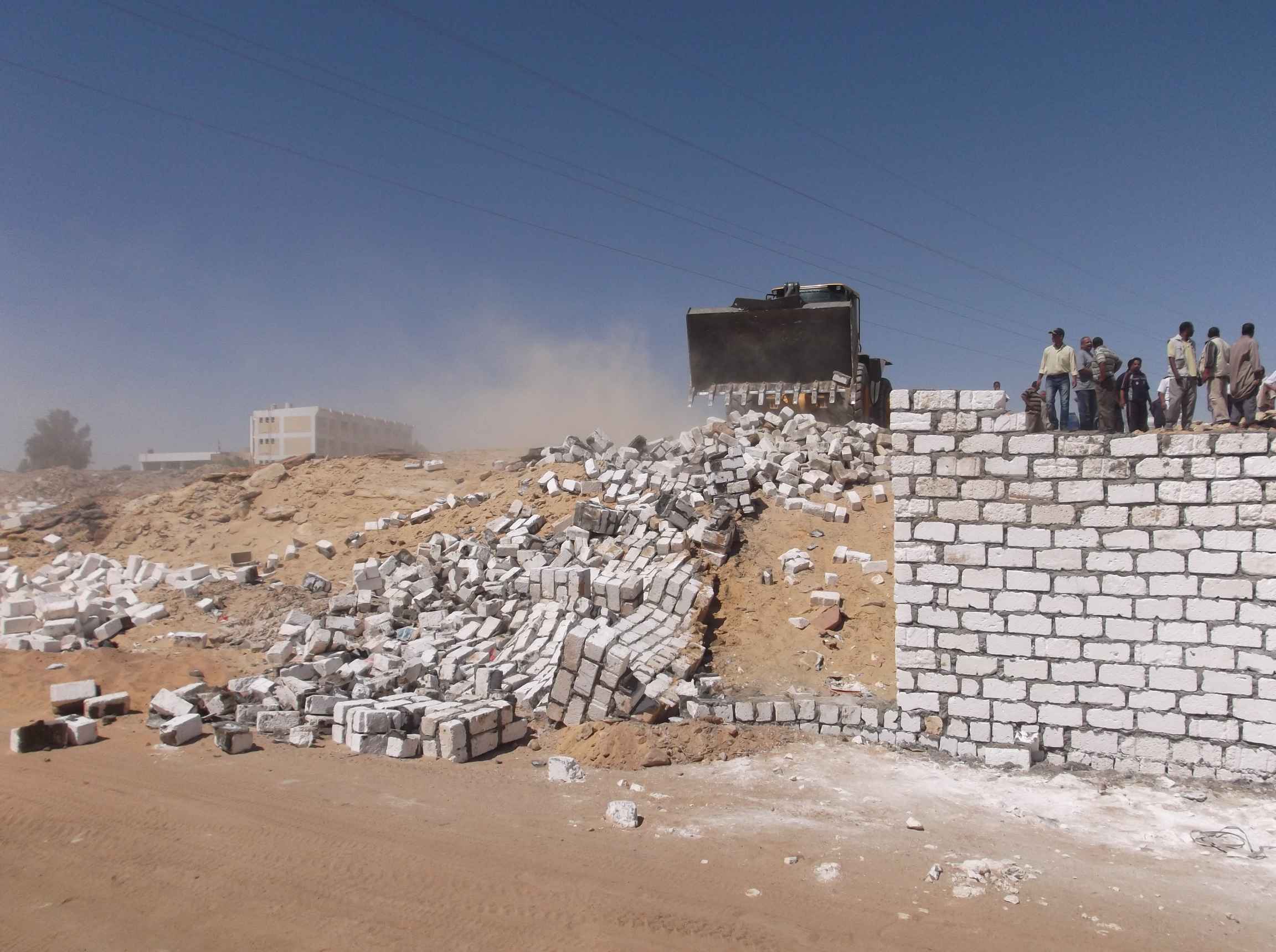 “الجيزة” تستعيد 300 فدان بالواحات البحرية من أيدى البلطجية