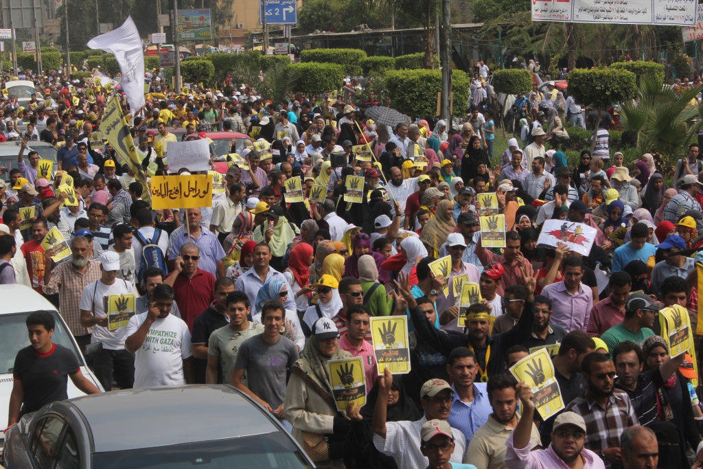 مسيرة مؤيدى مرسى من مسجد ﻿السلام بمدينة نصر