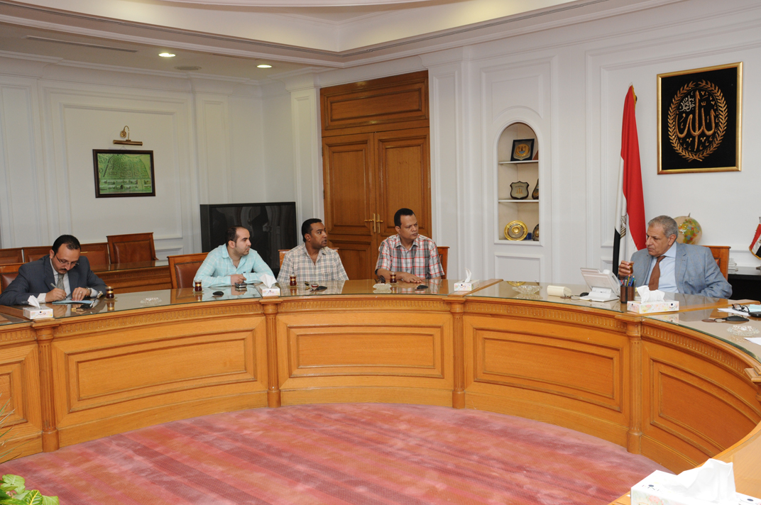 الإسكان تعد تقييم كامل لشركة مياه أسوان وتشرك مقاولى المحافظة فى تنفيذ المشروعات