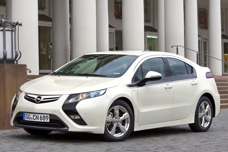 “أوبل” تخفض سعر سيارتها الكهربائية “أمبيرا”