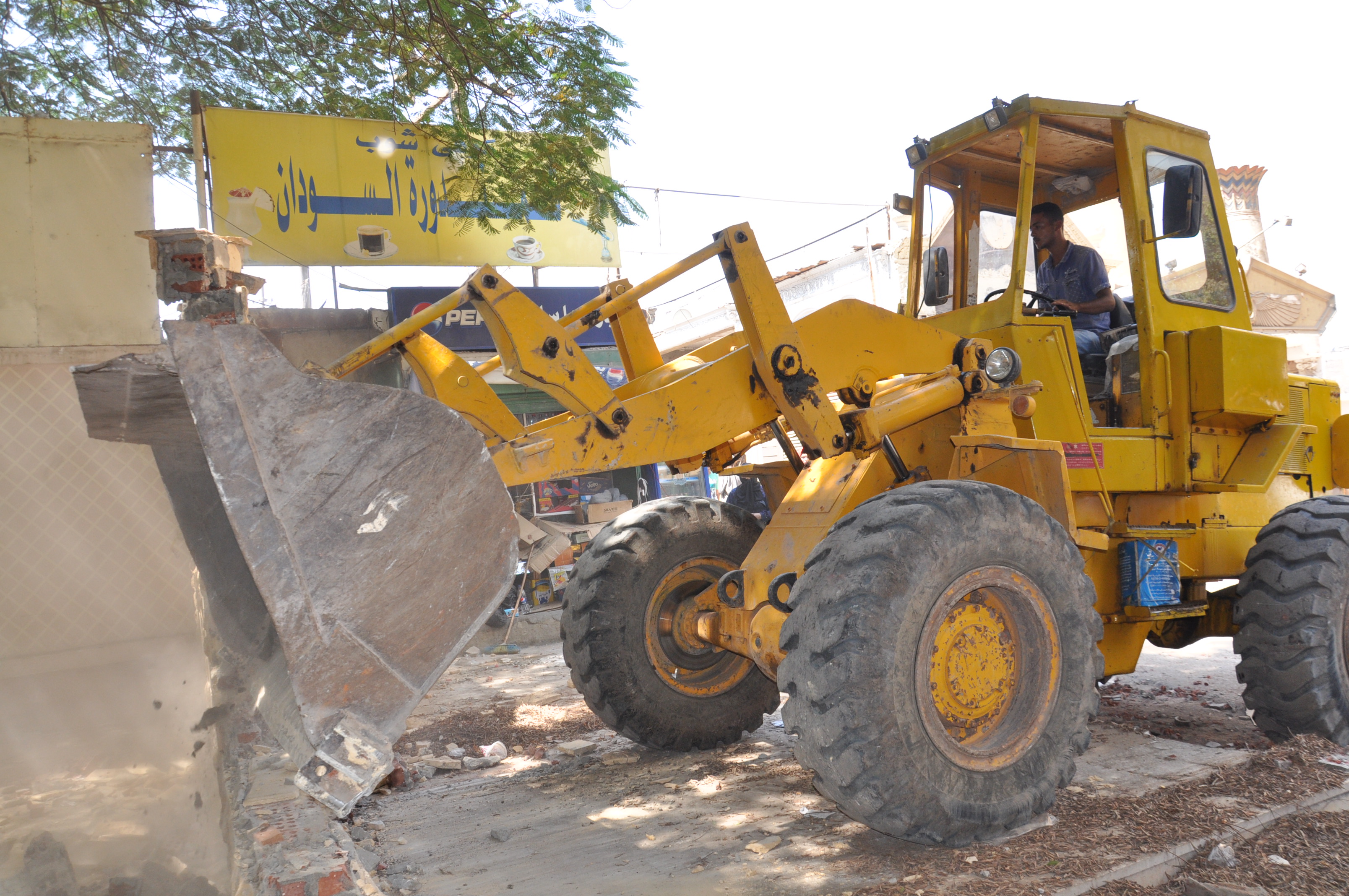 “الجيزة” تشن حملات مكبرة لإزالة المقاهي المخالفة بشارع السودان