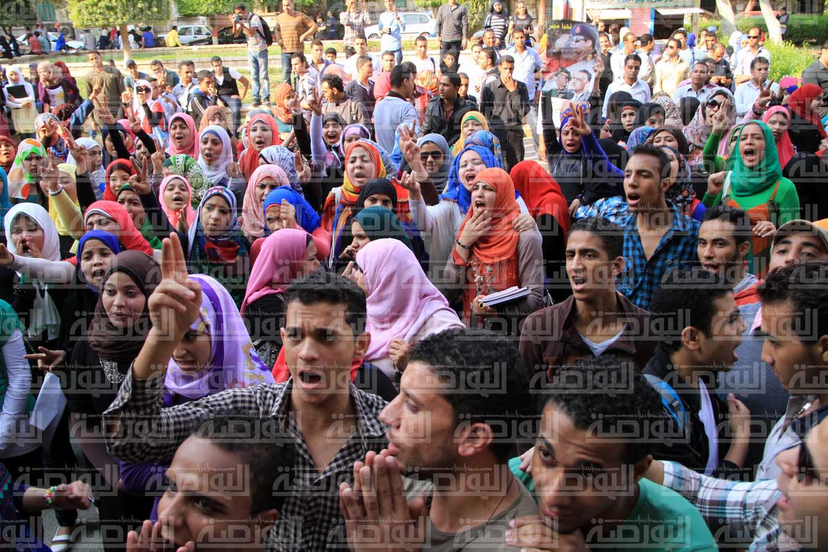 مظاهرات لطلاب جامعة القاهرة لتأييد السيسي