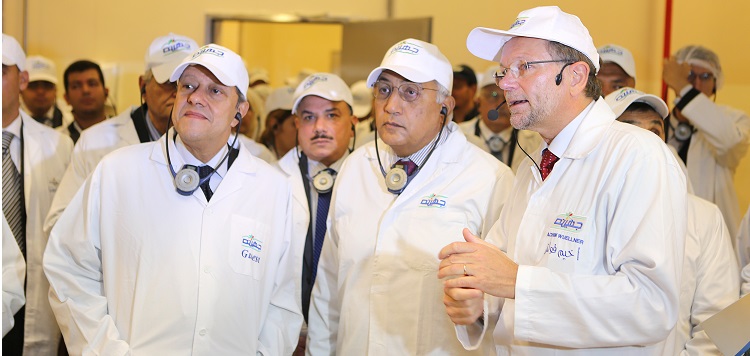 وزير الصناعة يزور مصنع الدولية التابع لمجموعة جهينه للصناعات الغذائية ويتفقد خطوط الإنتاج