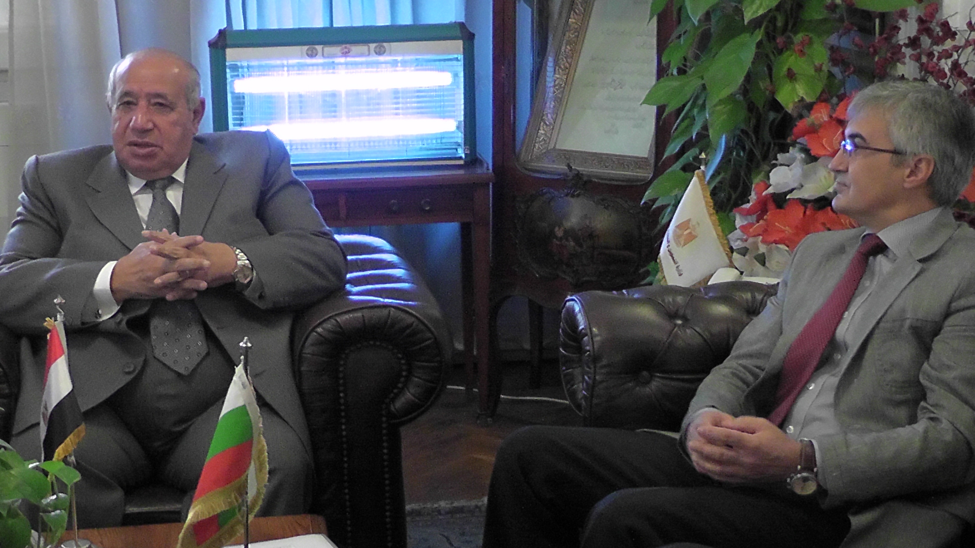 وزير التموين يبحث استيراد الاقماح والزيوت البلغارية