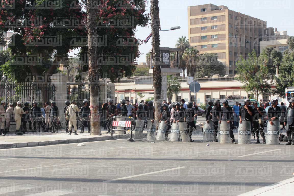 تأمين ميدان النهضة ومحيط جامعة القاهرة اليوم لمنع مظاهرة الطلبة