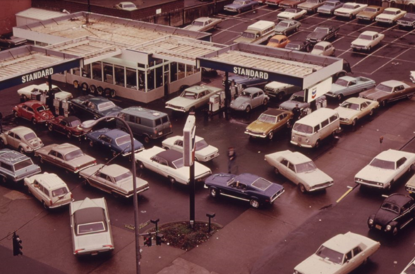 هكذا كانت أمريكا قبل 40 عاما عندما أوقف العرب صادرات النفط إلى حلفاء اسرائيل