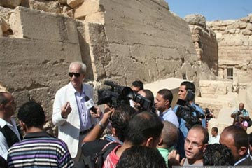 وزير الاثار: الخارجية تنجح فى وقف بيع 800 قطعة اثرية على موقع “ايباى “