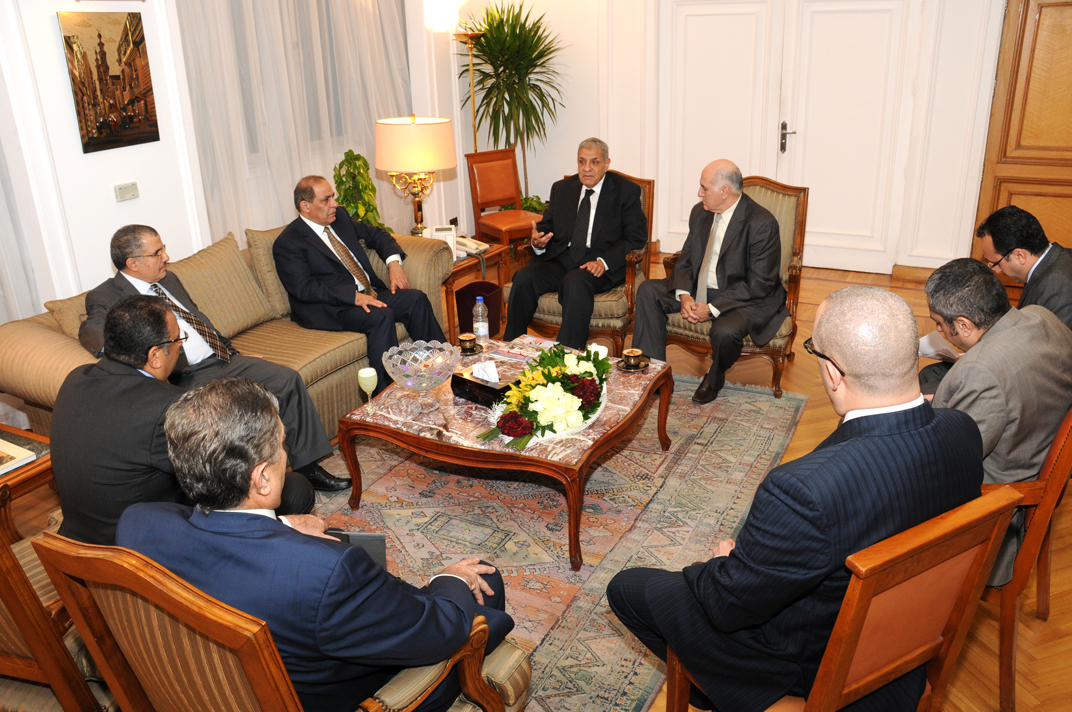 وزير الإسكان لمسئولى الشركة السعودية المصرية للتعمير: ركزوا فى الإسكان المتوسط