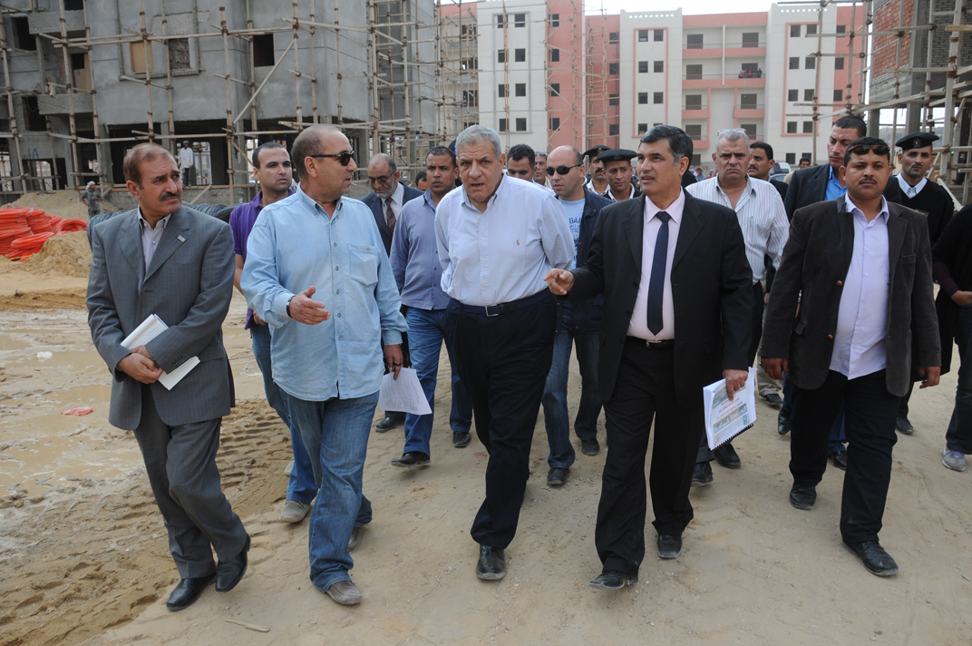 وزير الإسكان: 27200 وحدة سكنية بالإسكان الاجتماعى بالعاشر من رمضان..و الانتهاء من 8700 وحدة منها  فى سبتمبر المقبل