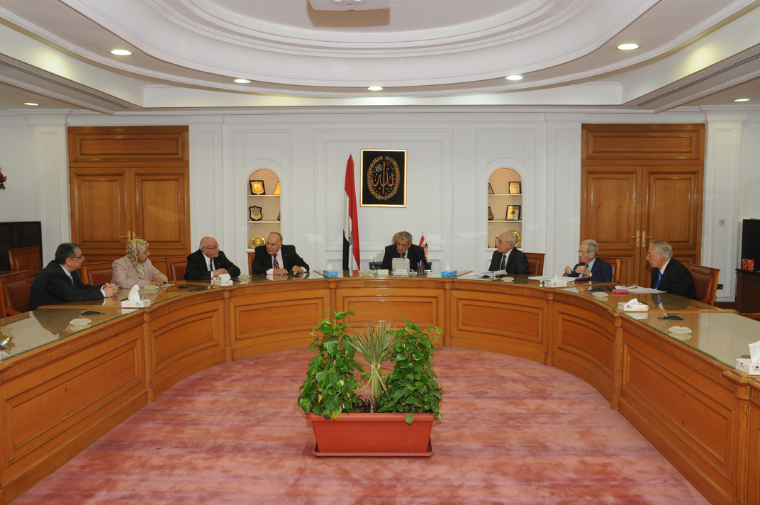 الإسكان تؤسس صندوق برئاسة ” محلب ” لتلقى شكاوى المكاتب الاستشارية من الممارسات غير السليمة