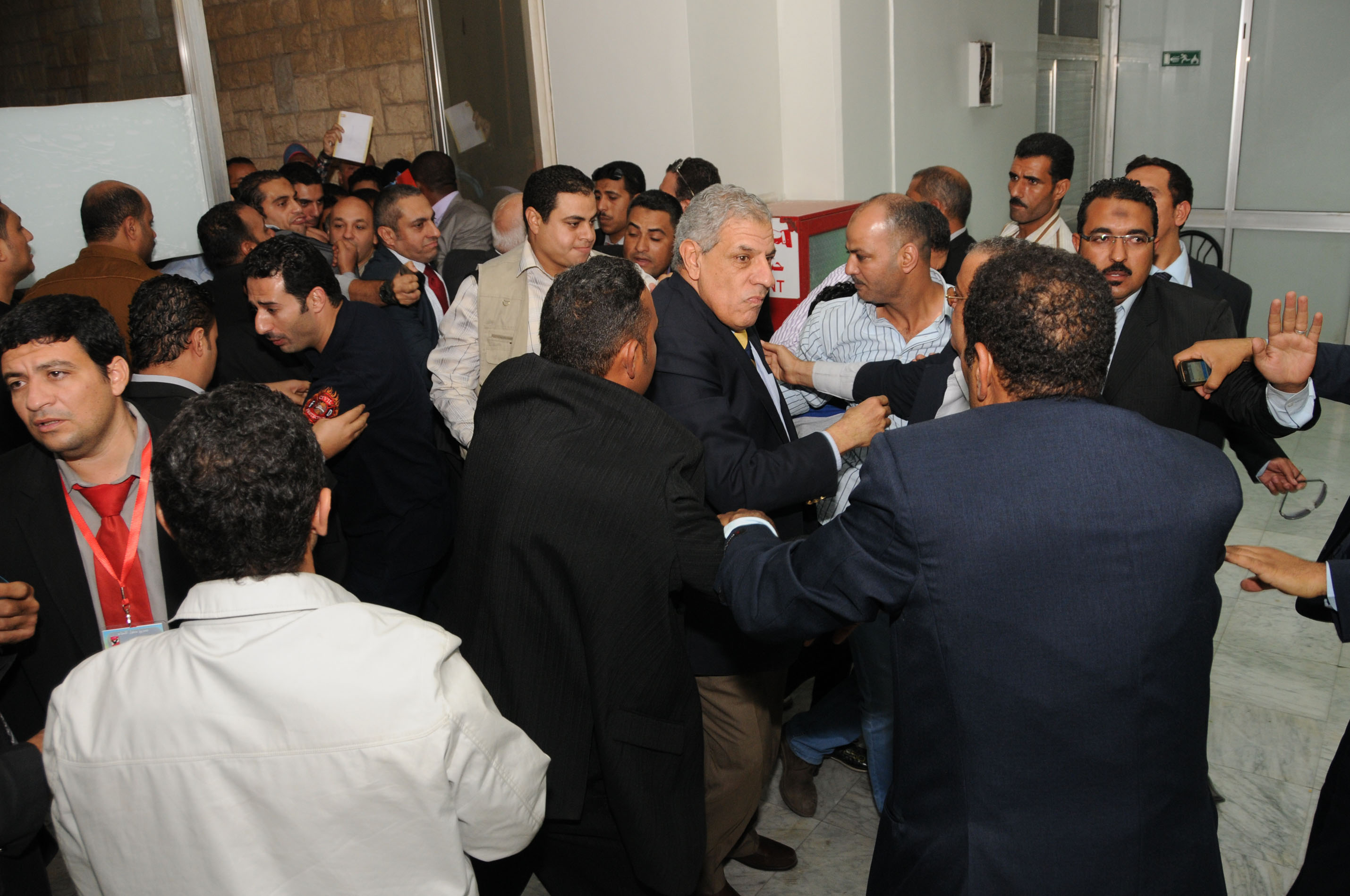 وزير الإسكان يهنىء  الشعب المصرى و”الأهلى” ببطولة إفريقيا