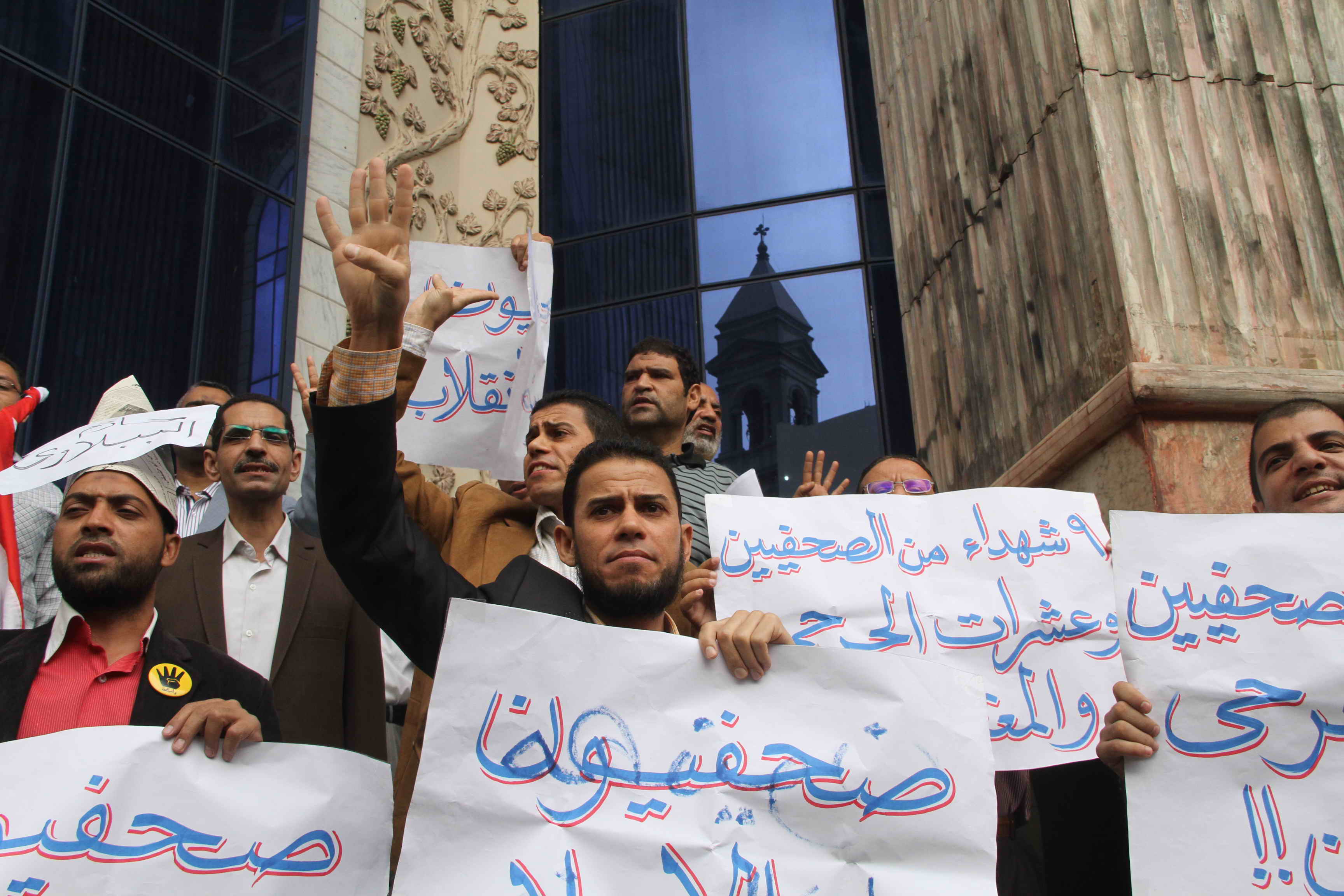 وقفة لـ”صحفيين ضد الانقلاب” امام نقابة الصحفيين تحت عنوان “لا لتقييد الحريات”