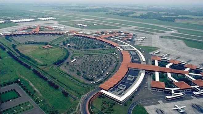 أندونيسيا تخفف القيود على تملك الأجانب لإنقاذ عملتها الوطنية