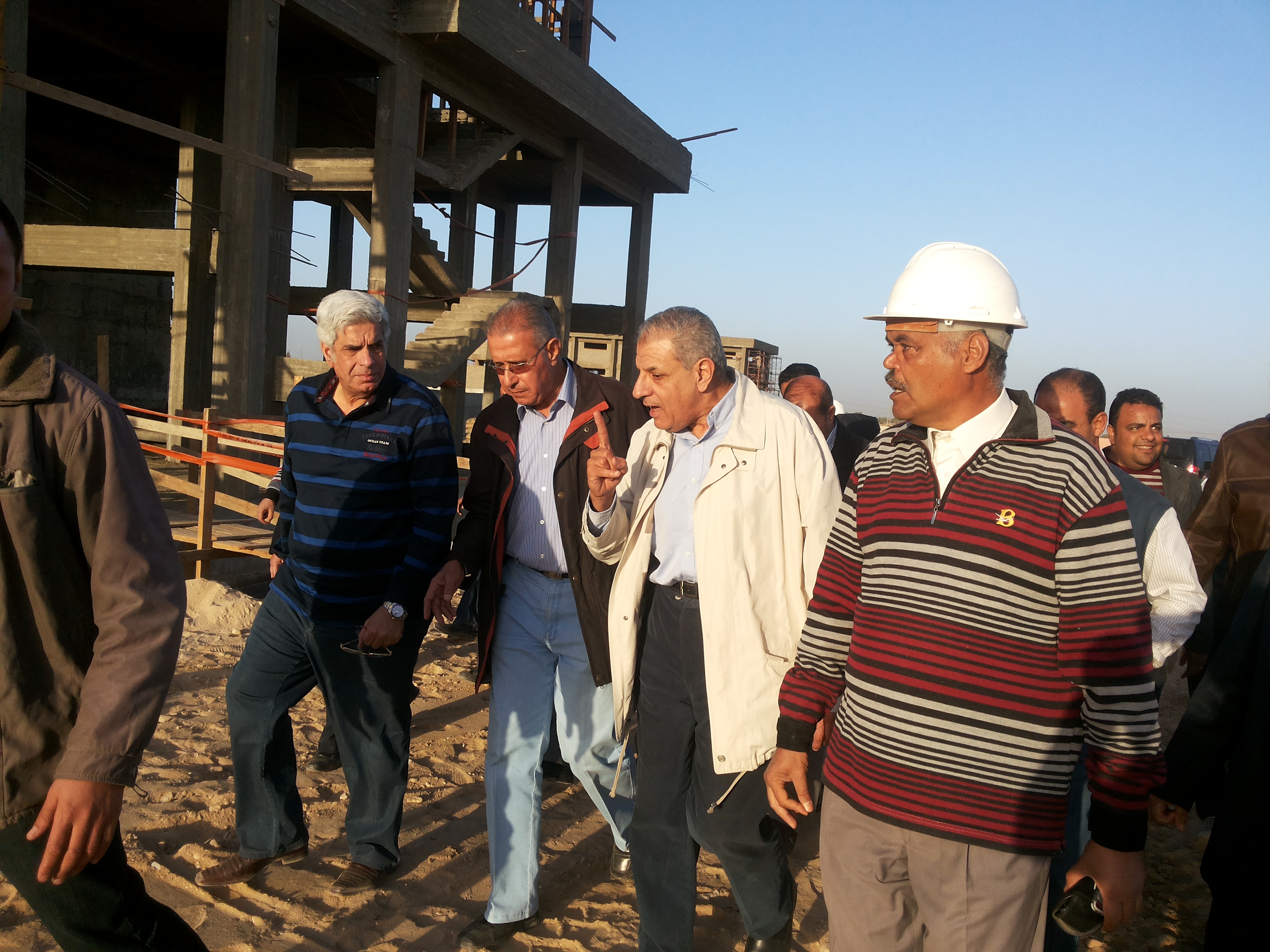 محلب: التنسيق لتشغيل قسم الشرطة وسرعة الانتهاء من الطريق الواصل مع سوهاج الأم