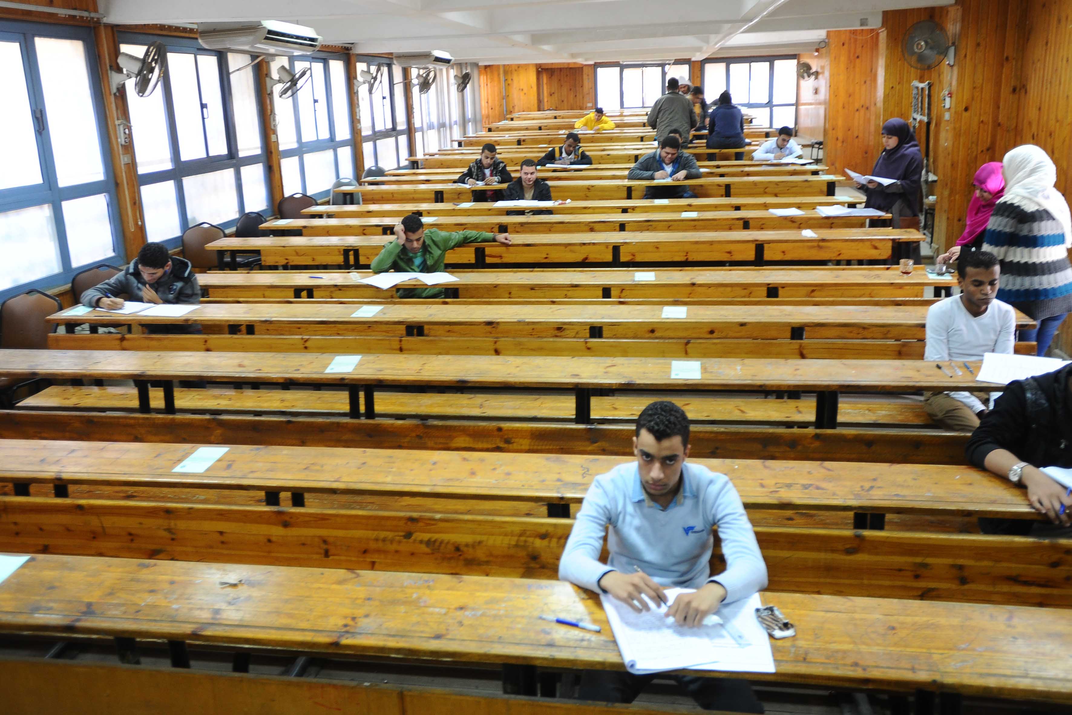 الامتحانات فى جامعة عين شمس