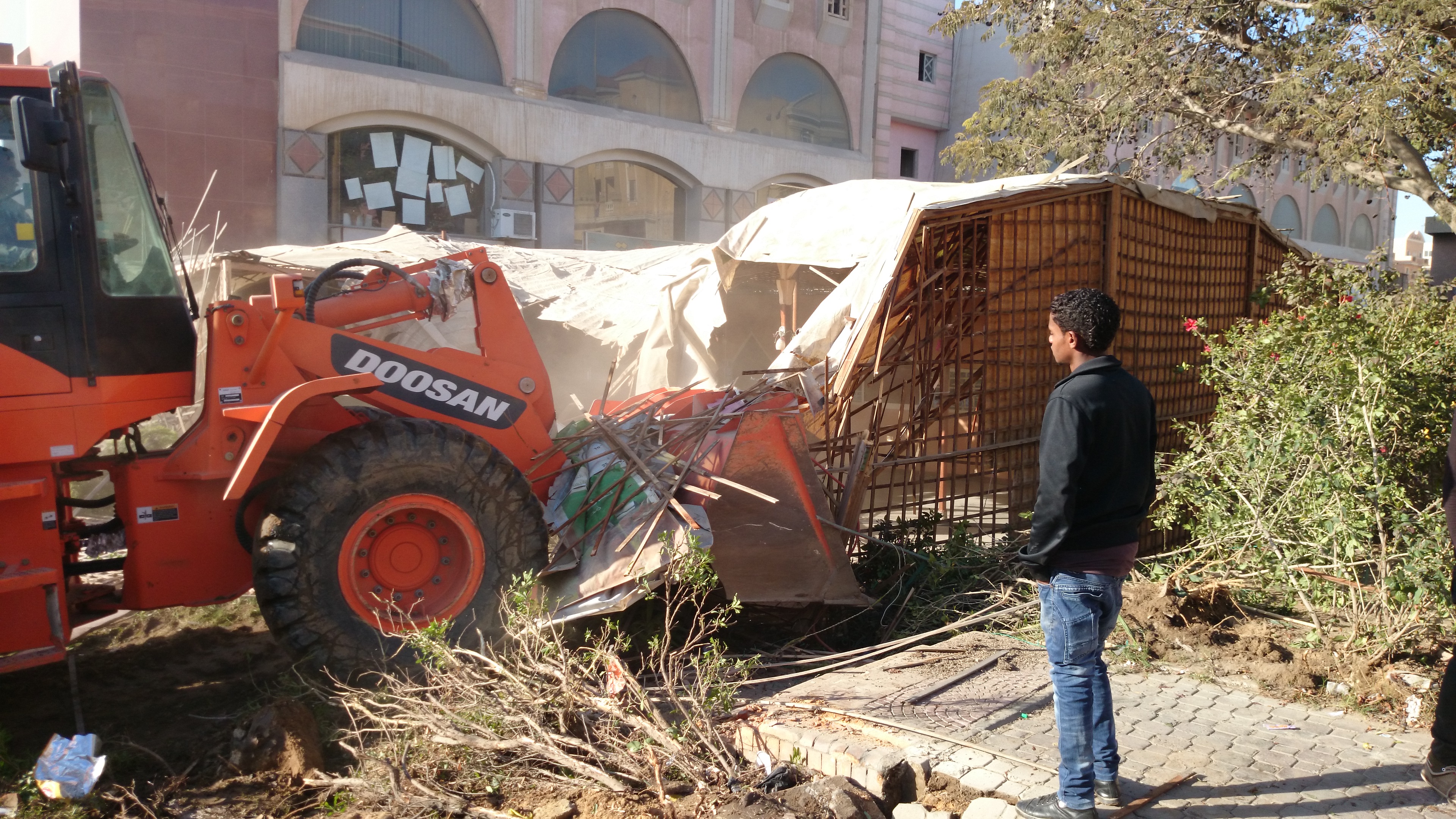 ملة موسعة لإزالة الإشغالات بمدينة العبور