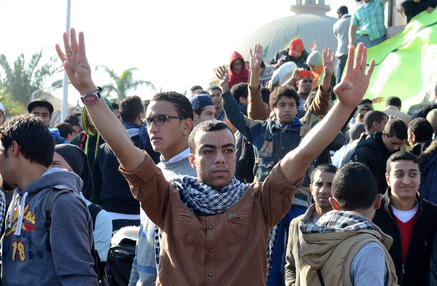 مظاهرات امام جامعة القاهرة