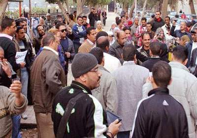 وقفة احتجاجية للعاملين بشركة ناتجاس للغاز بالبحيرة للمطالبة بصرف رواتبهم المتأخرة