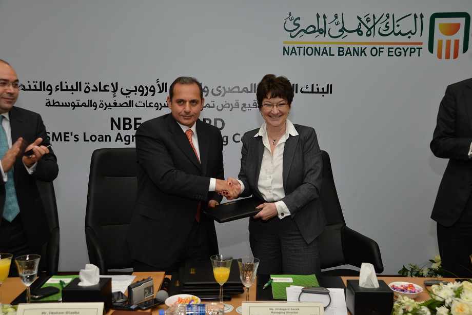 الأهلي يوقع قرض مع البنك الأوروبي لإعادة البناء والتنمية بـ 50 مليون دولار لتمويل المشروعات الصغيرة والمتوسطة