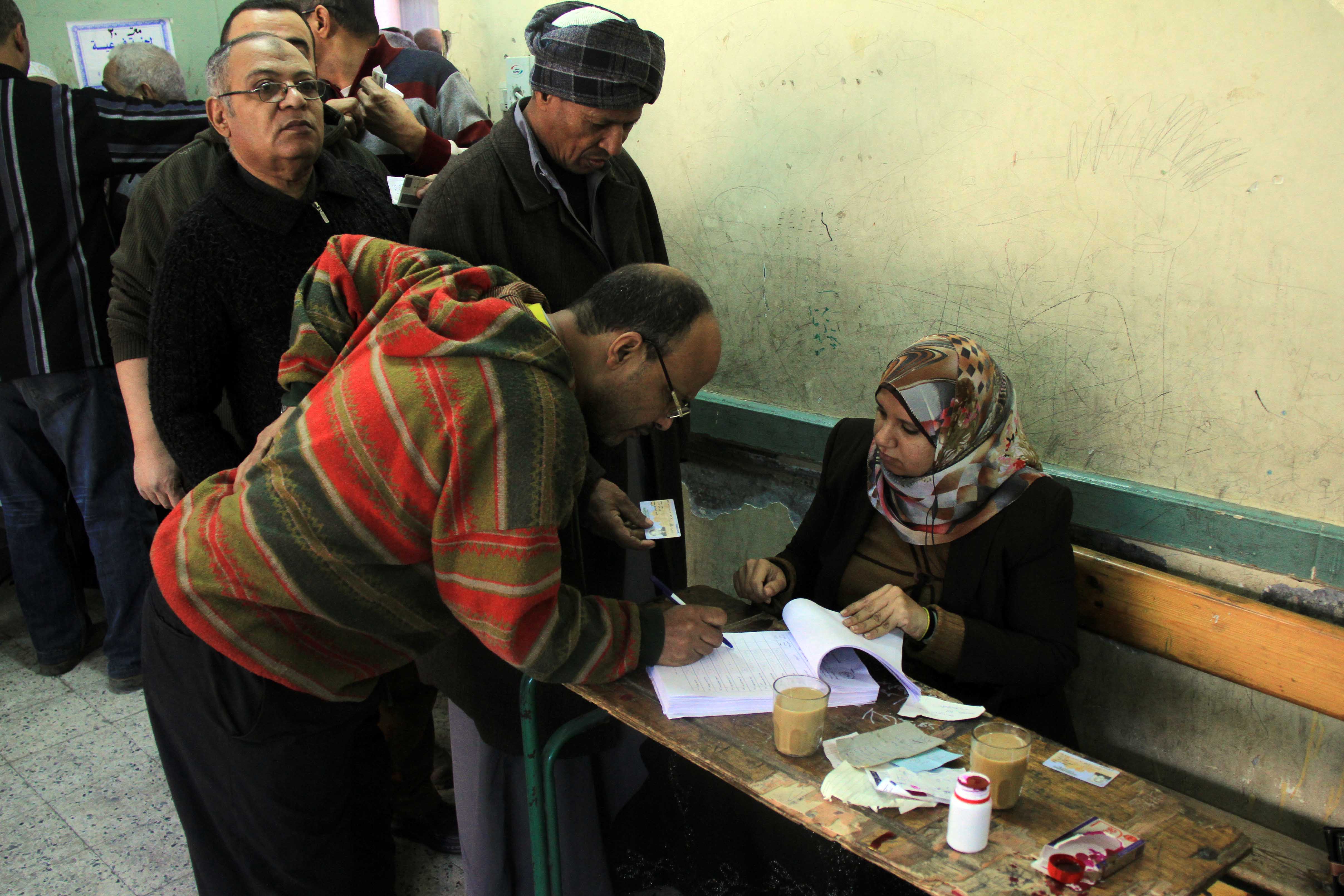 “النور”: تكدس للمواطنين أمام لجان الإقتراع بالسويس