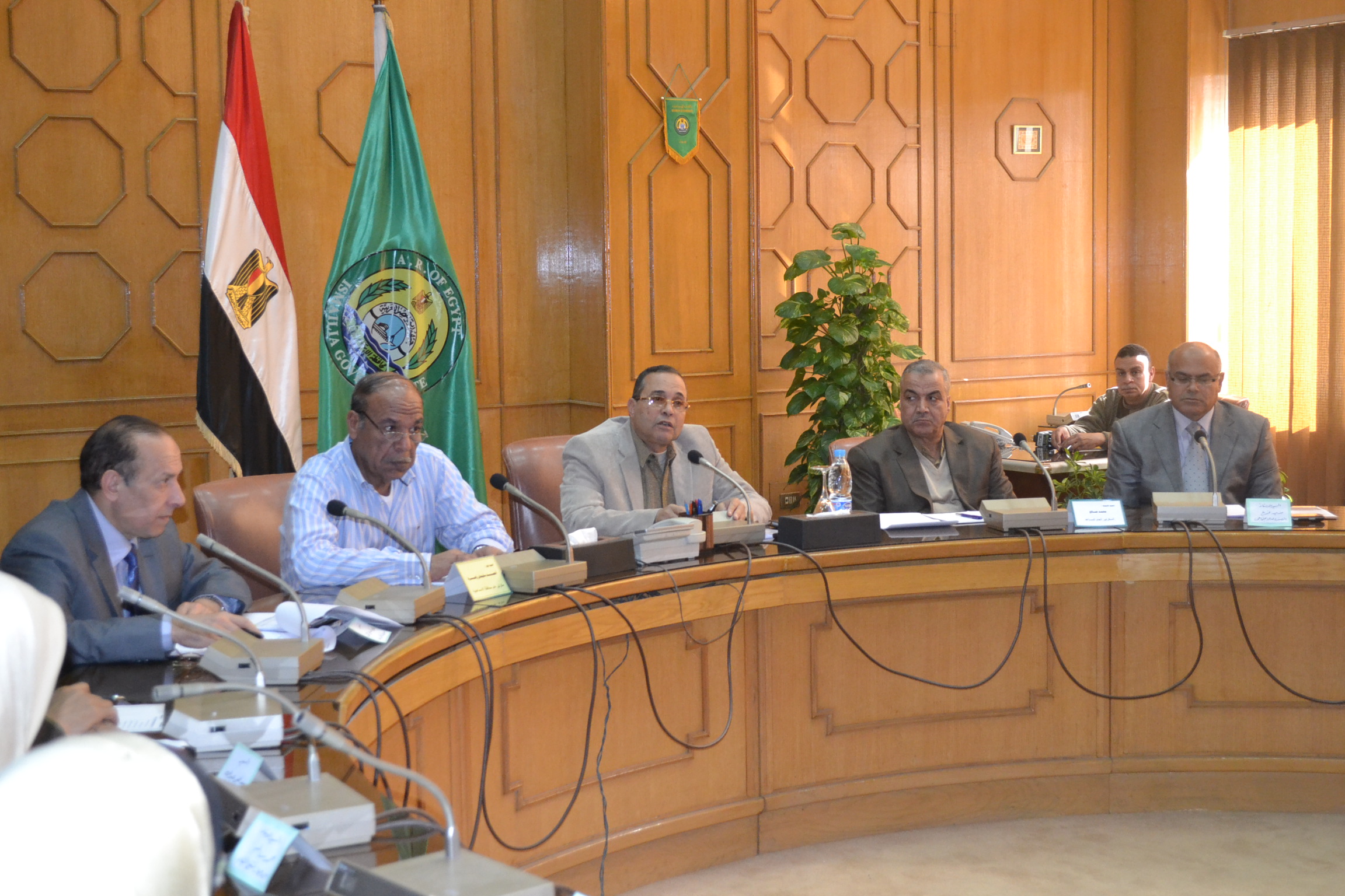 محافظ الاسماعيلية يستعرض الخطة التنفيذية لمشروعات الصندوق الاجتماعى للتنمية بالمحافظة