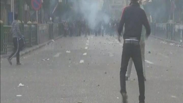 دعم الشرعية يبحث عن بدائل للتظاهر حقناً للدماء