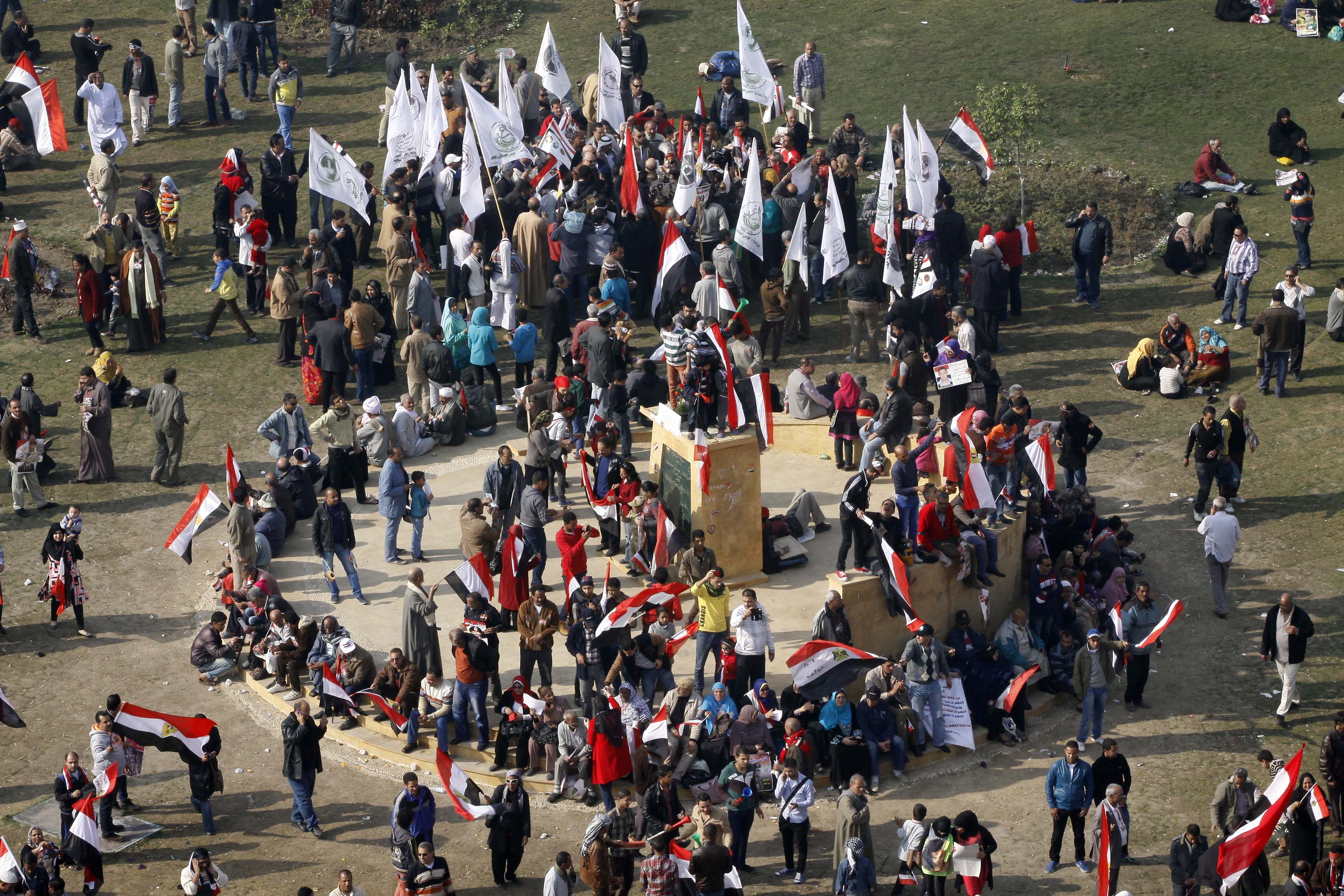 احتفالات المواطنين فى ميدان التحرير
