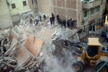 محافظ الجيزة : 15 ألف جنيه لضحايا انهيار منزل “أبو النمرس”