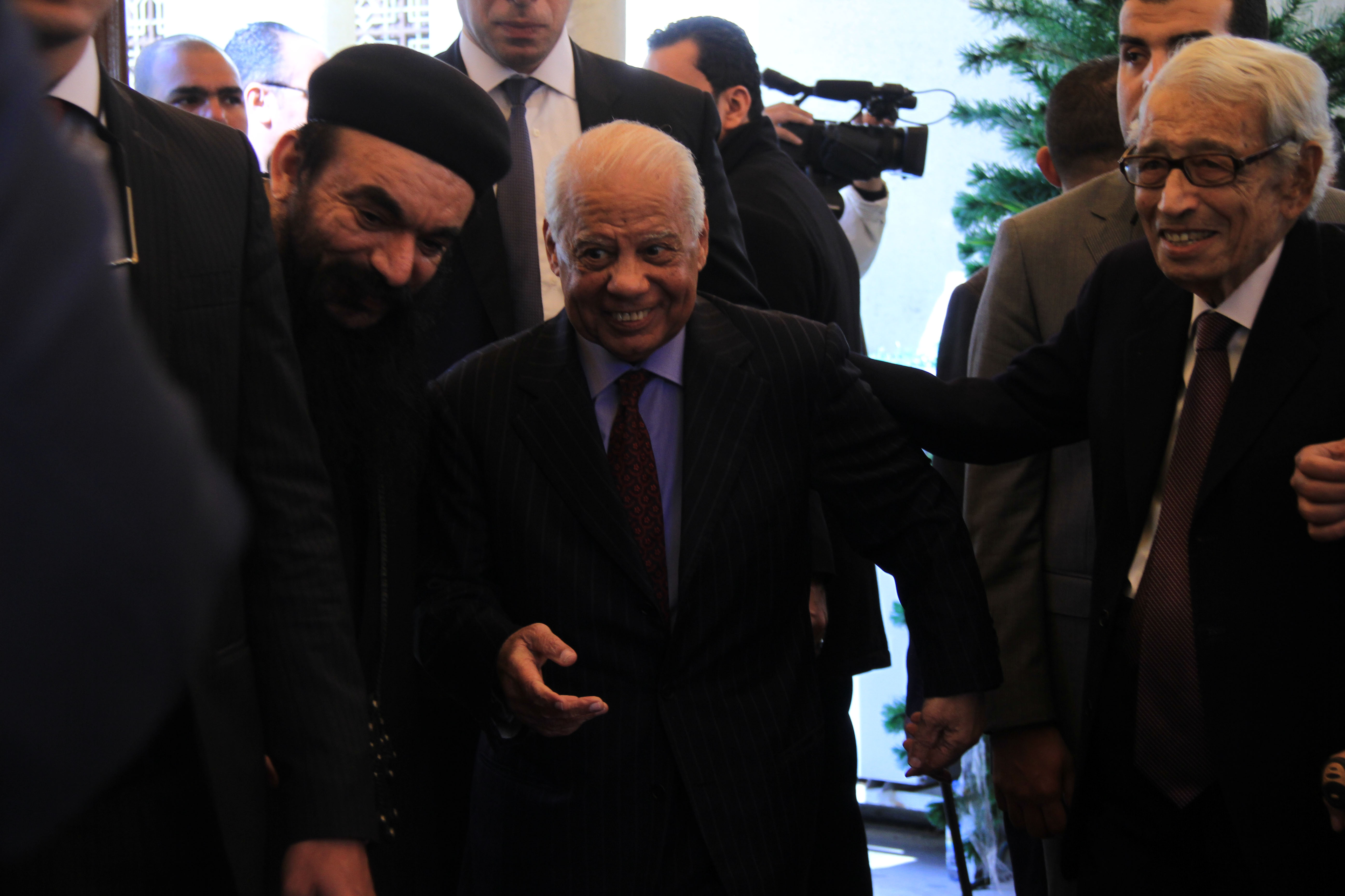 رئيس الوزراء حازم الببلاوي ووزير الداخلية يهنئون البابا تواضروس “بعيد الميلاد”