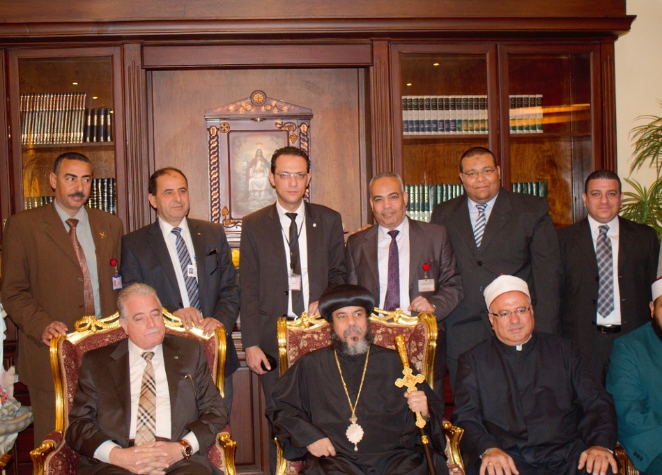 وفد من مطار شرم الشيخ و محافظ جنوب سيناء يزورون كنيسة السمائيين