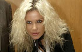 من الغناء والتمثيل الي مقدمو برامج ناجحون رغم صعوبة التجربة