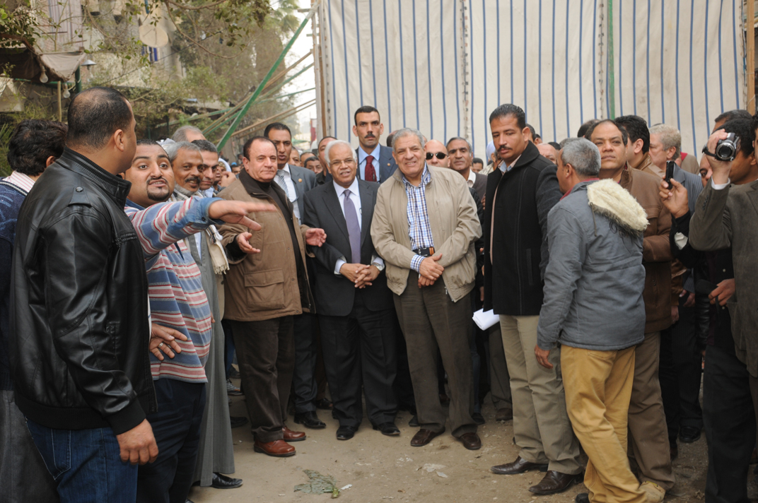 وزير الاسكان فى عزبة خير الله: لدينا تصميم وارادة قوية لحل مشاكل اهالينا بالعشوائيات