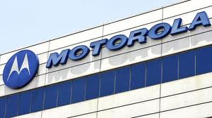 “موتورولا” تخفض سعر هاتف “موتو اكس” إلى 399 دولارا