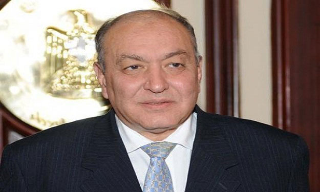 مطار القاهرة يوقف مدير مبنى 3